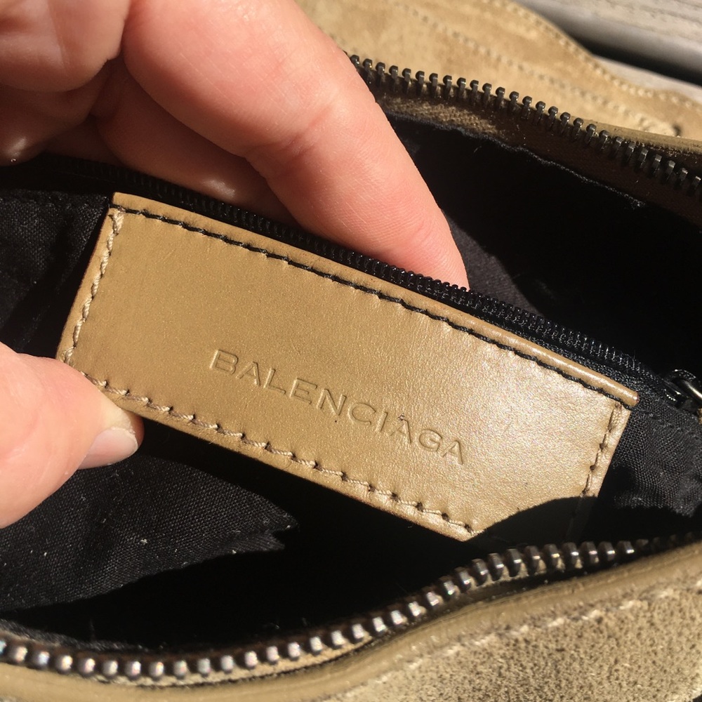 BALENCIAGA TAN SUEDE MOTO BAG - Picture 5 of 10